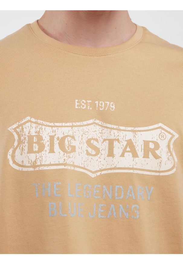 Big-Star - Koszulka męska z nadrukiem beżowa Millaner 805. Kolor: beżowy. Materiał: bawełna, jeans. Wzór: nadruk. Styl: klasyczny