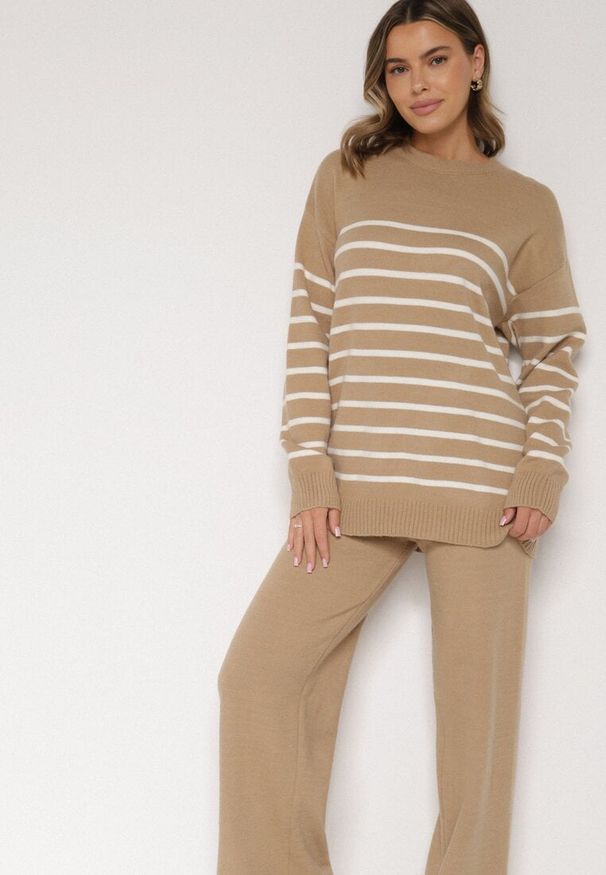 Born2be - Ciemnobeżowy Komplet z Wełną i Bawełną Sweter w Paski i Szerokie Spodnie Neveena. Kolor: beżowy. Materiał: wełna, bawełna. Wzór: paski