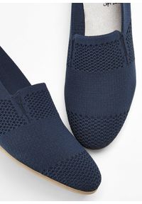 bonprix - Półbuty loafer Jana, wygodna tęgość. Zapięcie: bez zapięcia. Kolor: niebieski. Materiał: materiał