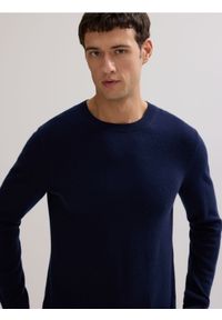 Reserved - Wełniany sweter z dodatkiem kaszmiru - granatowy. Kolor: niebieski. Materiał: wełna, kaszmir #1