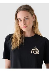 4f - 4F T-shirt regular z nadrukiem damski - czarny L. Okazja: na co dzień. Kolor: czarny. Materiał: skóra, jersey, dzianina, bawełna, materiał. Długość rękawa: krótki rękaw. Długość: krótkie. Wzór: nadruk. Styl: sportowy, klasyczny, casual
