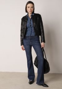 Born2be - Czarna Przejściowa Kurtka Taliowana Ramoneska bez Kołnierzyka Nissanea. Okazja: na co dzień. Typ kołnierza: bez kołnierzyka. Kolor: czarny. Materiał: poliester. Styl: casual, klasyczny #6