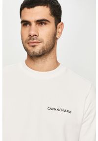 Calvin Klein Jeans - Bluza bawełniana. Okazja: na co dzień. Typ kołnierza: bez kaptura. Kolor: biały. Materiał: bawełna. Wzór: nadruk. Styl: casual #2