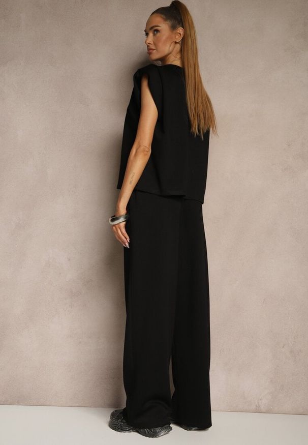 Renee - Czarny Komplet z Wiskozą Szerokie Spodnie i Koszulka z Usztywnionymi Ramionami Neidra. Kolor: czarny. Materiał: wiskoza