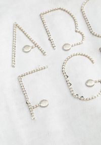 Born2be - Biały Oversizowy T-shirt z Bawełny Zdobiony Haftem z Cekinami Pidella. Okazja: na co dzień. Kolor: biały. Materiał: bawełna. Wzór: aplikacja, haft. Styl: elegancki, casual #3