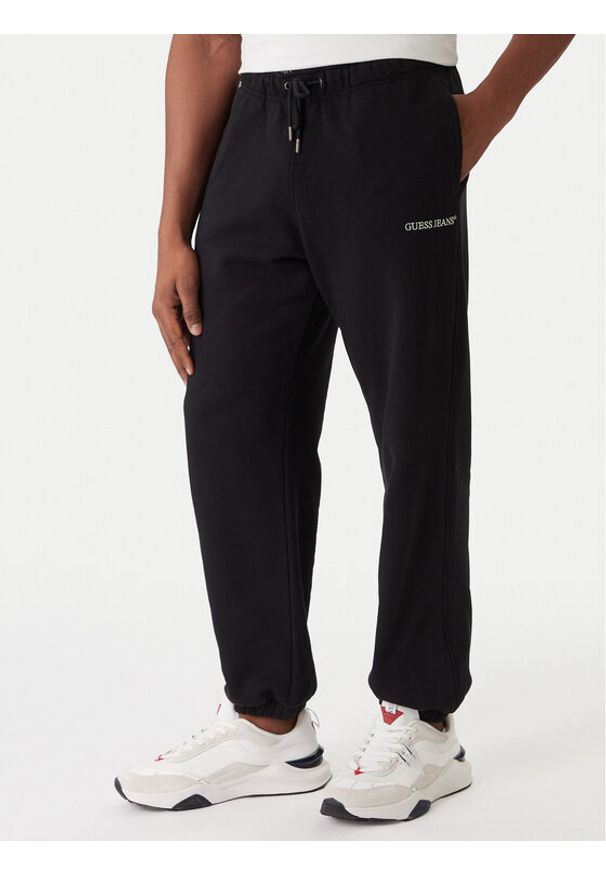 Guess Jeans Spodnie dresowe M6RB70 KCPR1 Czarny Regular Fit. Kolor: czarny. Materiał: bawełna