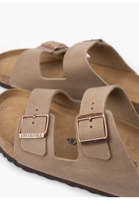 Birkenstock - Klapki męskie BIRKENSTOCK ARIZONA LEOI TABACCO BROWN. Okazja: na co dzień, do pracy, na spacer. Kolor: brązowy. Sport: turystyka piesza #7