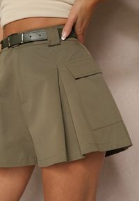 Renee - Zielone Szorty High Waist z Kieszeniami Typu Cargo Aloviane. Okazja: na spacer. Stan: podwyższony. Kolor: zielony. Wzór: aplikacja. Sezon: lato. Styl: elegancki