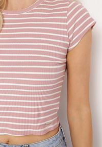 Born2be - Różowy Bawełniany T-shirt Prążkowany o Krótkim Kroju Quedara. Kolor: różowy. Materiał: bawełna, prążkowany. Długość: krótkie. Sezon: lato #7