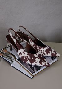 Renee - Brązowe Czółenka Sandały Slingback Vices w Krowie Łaty na Obcasie Typu Szpilka Tilionea. Okazja: na ślub cywilny, na wesele. Kolor: brązowy. Materiał: jeans. Obcas: na obcasie. Styl: elegancki. Wysokość obcasa: średni #4