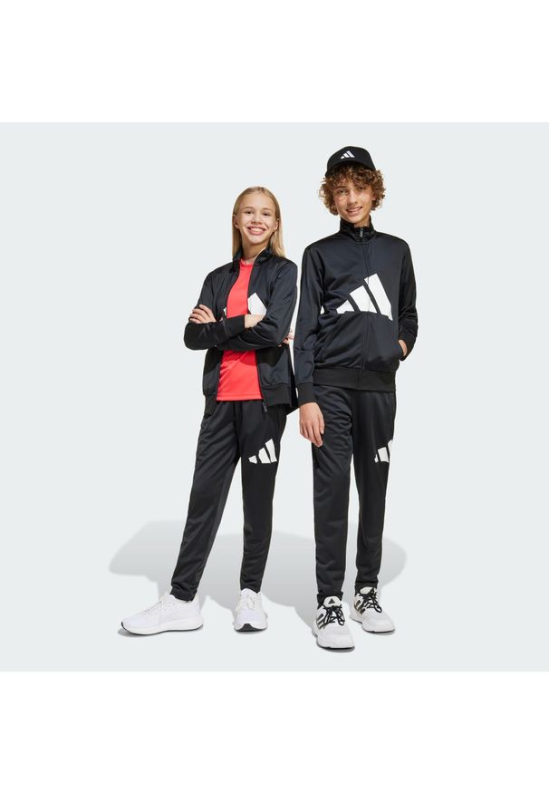 Adidas - Dziecięcy dres Essentials Climacool. Okazja: na uczelnię. Kolor: czarny, biały, wielokolorowy. Materiał: dresówka. Styl: sportowy