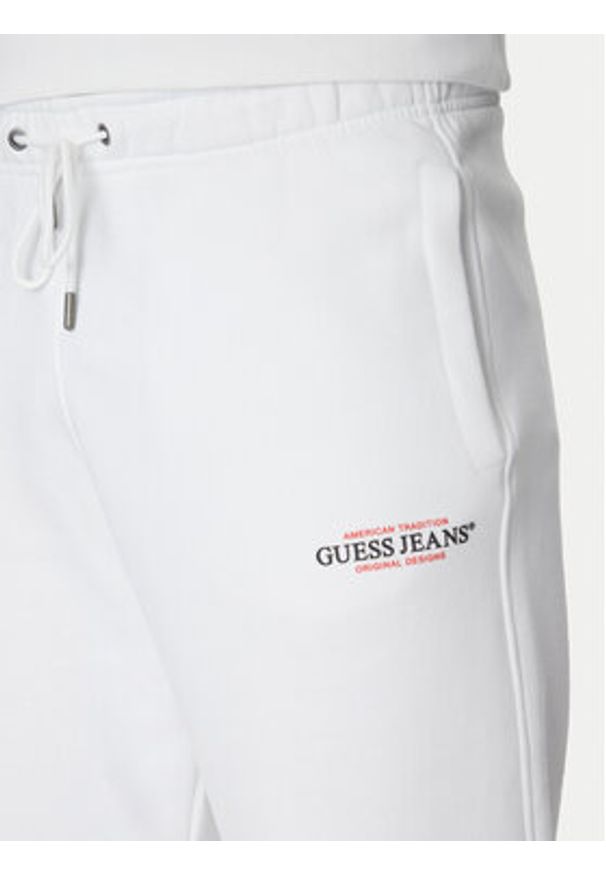 Guess Jeans Spodnie dresowe M4YB18 K9V31 Biały Regular Fit. Kolor: biały. Materiał: bawełna