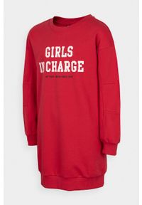 4f - 4F sukienka dziecięca kolor czerwony mini prosta. Okazja: na co dzień. Typ kołnierza: kaptur. Kolor: czerwony. Długość rękawa: długi rękaw. Wzór: nadruk. Typ sukienki: proste. Styl: casual. Długość: mini #4