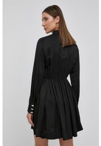 Custommade sukienka kolor czarny mini rozkloszowana. Kolor: czarny. Materiał: tkanina. Długość rękawa: długi rękaw. Typ sukienki: rozkloszowane. Długość: mini