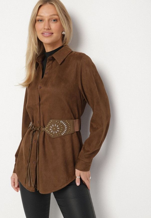 Born2be - Brązowa Koszula z Dodatkowym Paskiem z Frędzlami w Stylu Boho Unesa. Kolor: brązowy. Materiał: jeans, satyna. Styl: boho