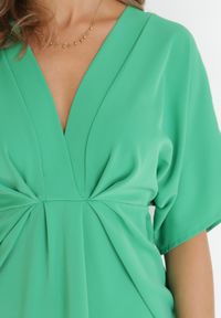 Born2be - Zielona Sukienka z Kopertowym Dekoltem i Rękawem Nietoperz Eupfia. Kolor: zielony. Sezon: lato. Typ sukienki: kopertowe #3