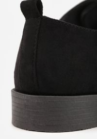 Born2be - Czarne Półbuty Oksfordki z Imitacji Zamszu Yotella. Okazja: na co dzień, na spotkanie biznesowe. Kolor: czarny. Materiał: zamsz. Szerokość cholewki: normalna. Obcas: na obcasie. Styl: casual, biznesowy, klasyczny. Wysokość obcasa: niski #6