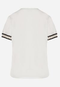 Born2be - Biały T-shirt z Bawełny Ozdobiony Sercem Firiane. Okazja: na co dzień. Kolor: biały. Materiał: bawełna. Wzór: aplikacja. Styl: klasyczny, casual #6