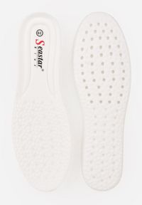 Renee - Zielone Sneakersy Typu Kultowe Tenisówki na Platformie Redoreve. Kolor: zielony. Materiał: skóra, jeans. Obcas: na platformie #8