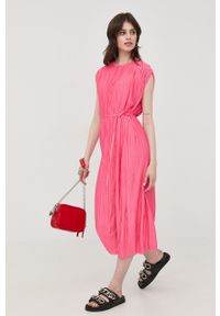 BOSS sukienka kolor różowy midi prosta. Kolor: różowy. Materiał: tkanina. Typ sukienki: proste. Długość: midi