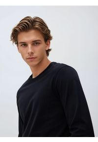 Reserved - Longsleeve z merceryzowanej bawełny - czarny. Kolor: czarny. Materiał: bawełna. Długość rękawa: długi rękaw #1