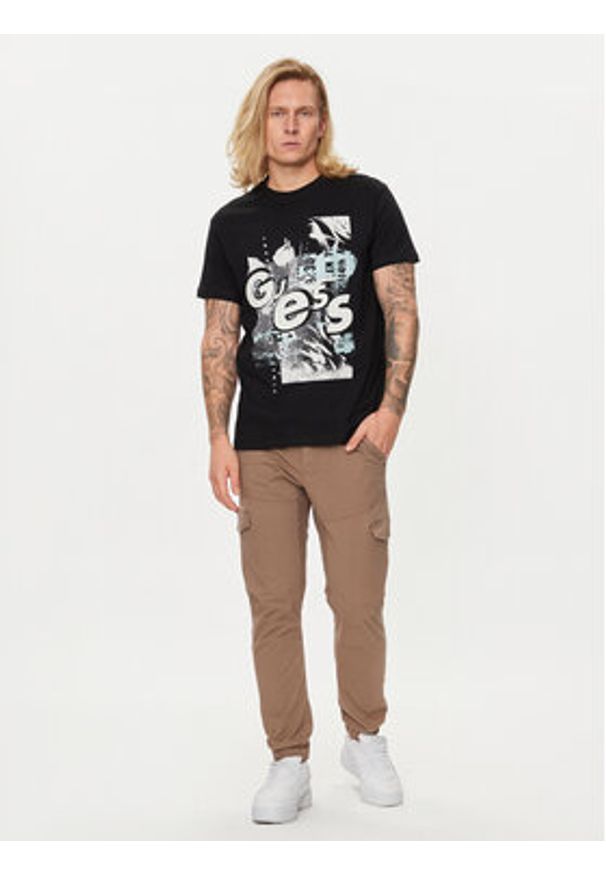 Guess T-Shirt M4YI02 I3Z14 Czarny Regular Fit. Kolor: czarny. Materiał: bawełna