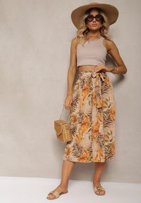 Renee - Beżowe Spodnie High Waist z Szerokimi Nogawkami z Gumką w Talii i Materiałowym Paskiem Berlefia. Stan: podwyższony. Kolor: beżowy. Materiał: materiał. Sezon: lato