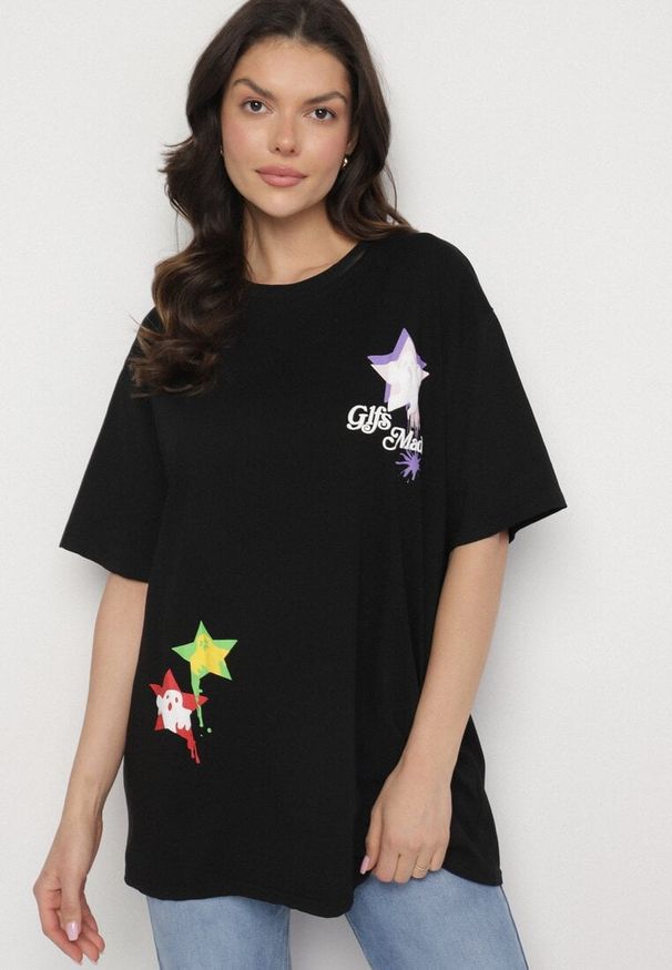 Born2be - Czarny T-shirt z Bawełną Ozdobiony Gwiazdami Karretia. Okazja: na co dzień. Kolor: czarny. Materiał: bawełna. Wzór: aplikacja. Styl: elegancki, casual