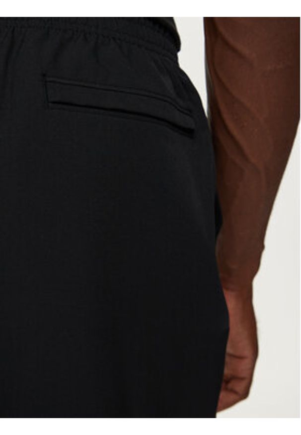 Under Armour Spodnie outdoor UA Unstoppable 1388823 Czarny Loose Fit. Kolor: czarny. Materiał: syntetyk. Sport: outdoor