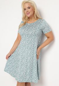 Born2be - Zielona Sukienka w Drobne Kwiatki z Krótkim Rękawem z Wiskozy Cilarnid. Kolor: zielony. Materiał: wiskoza. Długość rękawa: krótki rękaw. Wzór: kwiaty #3
