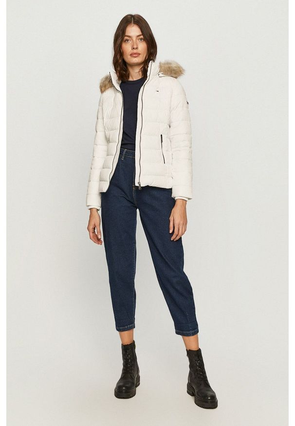 Tommy Jeans - Kurtka. Okazja: na co dzień. Kolor: biały. Materiał: futro. Styl: casual