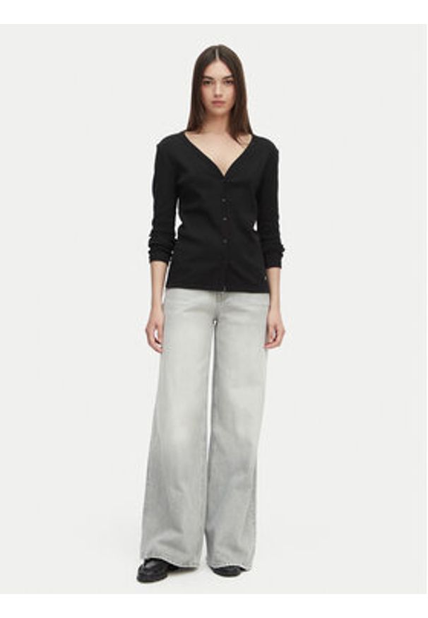 Calvin Klein Jeans Bluzka LV047G207G Czarny Regular Fit. Kolor: czarny. Materiał: bawełna