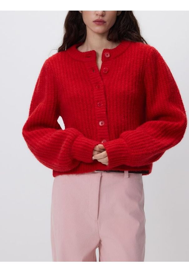 Reserved - Kardigan z bufiastymi rękawami - czerwony. Kolor: czerwony. Materiał: dzianina, wełna
