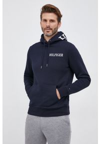 TOMMY HILFIGER - Tommy Hilfiger Bluza męska kolor granatowy z kapturem z nadrukiem. Okazja: na co dzień. Typ kołnierza: kaptur. Kolor: niebieski. Wzór: nadruk. Styl: casual #1