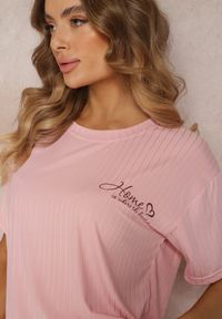Renee - Różowy Komplet Piżamowy 2-częściowy Iodia. Kolor: różowy. Materiał: dzianina, prążkowany. Długość: krótkie. Wzór: nadruk