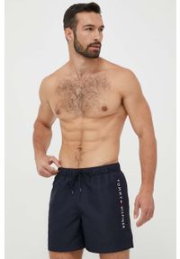 TOMMY HILFIGER - Tommy Hilfiger szorty kąpielowe kolor granatowy. Kolor: niebieski. Materiał: tkanina, poliester #4