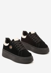 Born2be - Czarne Sneakersy na Platformie z Małą Naszywką Lafenne. Nosek buta: okrągły. Zapięcie: sznurówki. Kolor: czarny. Materiał: materiał. Wzór: aplikacja. Obcas: na platformie. Wysokość obcasa: niski #3