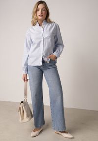 Born2be - Niebieska Bawełniana Koszula ze Stójką z Falbanką i Haftem przy Guzikach Umaria. Okazja: na co dzień, na spotkanie biznesowe, do pracy. Typ kołnierza: kołnierzyk stójkowy. Kolor: niebieski. Materiał: bawełna. Wzór: haft. Styl: casual, biznesowy, elegancki #4