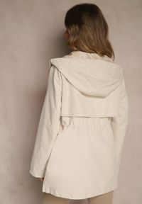Renee - Jasnobeżowa Kurtka Parka o Klasycznym Kroju z Kapturem Cenelle. Okazja: na spacer. Typ kołnierza: kaptur. Kolor: beżowy. Materiał: jeans. Styl: klasyczny