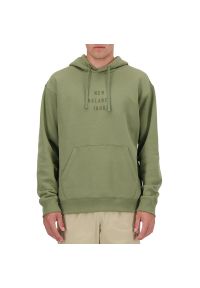 Bluza New Balance MT41517DEK - zielona. Okazja: na co dzień. Kolor: zielony. Materiał: tkanina, poliester, bawełna, dresówka. Wzór: aplikacja. Styl: casual, klasyczny #1