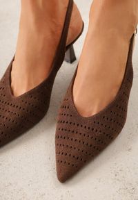 Renee - Ciemnobrązowe Czółenka Slingback VICES na Kaczuszce z Ażurową Cholewką Klephei. Zapięcie: pasek. Kolor: brązowy. Materiał: jeans, skóra, koronka. Szerokość cholewki: normalna. Wzór: ażurowy. Obcas: na szpilce #3