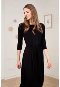 Marie Zélie - Sukienka Emelina czarna. Kolor: czarny. Materiał: wiskoza, dzianina, materiał, elastan, guma. Styl: klasyczny. Długość: midi #1