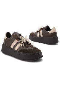 CheBello - Brązowe Sneakersy Chebello Eleganckie Obuwie Damskie. Okazja: na co dzień. Zapięcie: pasek. Kolor: brązowy. Materiał: zamsz, skóra. Wzór: paski. Obcas: na platformie. Styl: elegancki #4