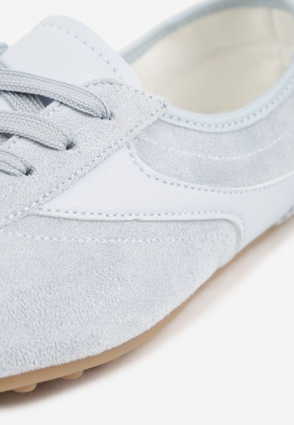 Born2be - Niebieskie Sneakersy z Imitacji Zamszu w Stylu Kultowych Tenisówek Aelliana. Okazja: na co dzień. Kolor: niebieski. Materiał: zamsz. Szerokość cholewki: normalna