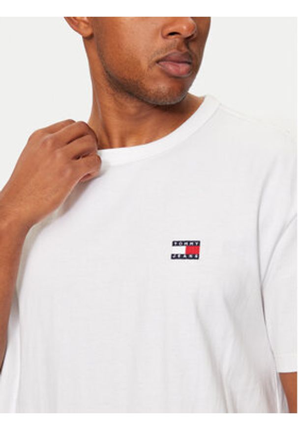 Tommy Jeans T-Shirt DM0DM17995 Biały Regular Fit. Kolor: biały. Materiał: bawełna