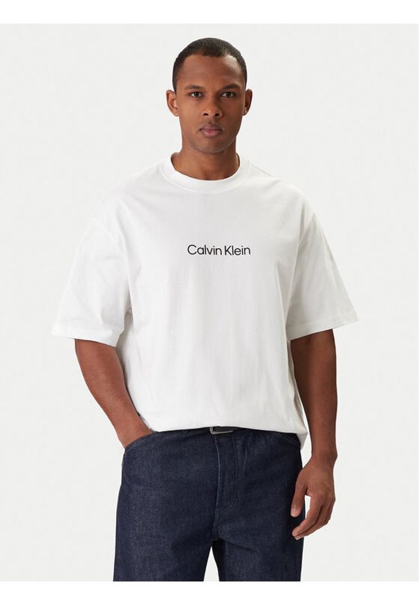 Calvin Klein T-Shirt LV040HM228 Biały Relaxed Fit. Kolor: biały. Materiał: bawełna