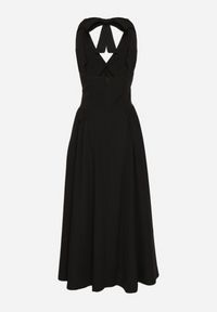 Born2be - Czarna Sukienka o Rozkloszowanym Kroju z Wiązanym Dekoltem Halter Senicea. Okazja: na spacer, na co dzień. Typ kołnierza: dekolt halter. Kolor: czarny. Typ sukienki: proste. Styl: casual #7