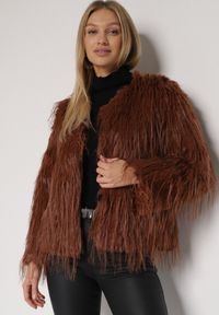Born2be - Brązowa Kurtka Futrzana o Prostym Kroju Zapinana na Haftki Siarale. Okazja: na co dzień. Kolor: brązowy. Materiał: futro. Długość rękawa: długi rękaw. Długość: długie. Styl: casual, elegancki #3