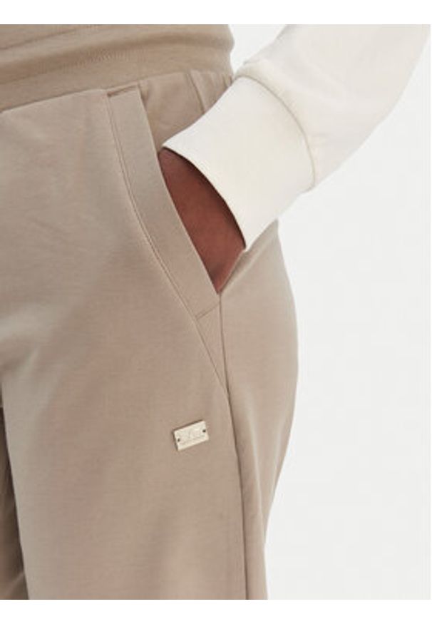 EA7 Emporio Armani Spodnie dresowe 7W000461 AF13135 U6167 Beżowy Regular Fit. Kolor: beżowy. Materiał: bawełna