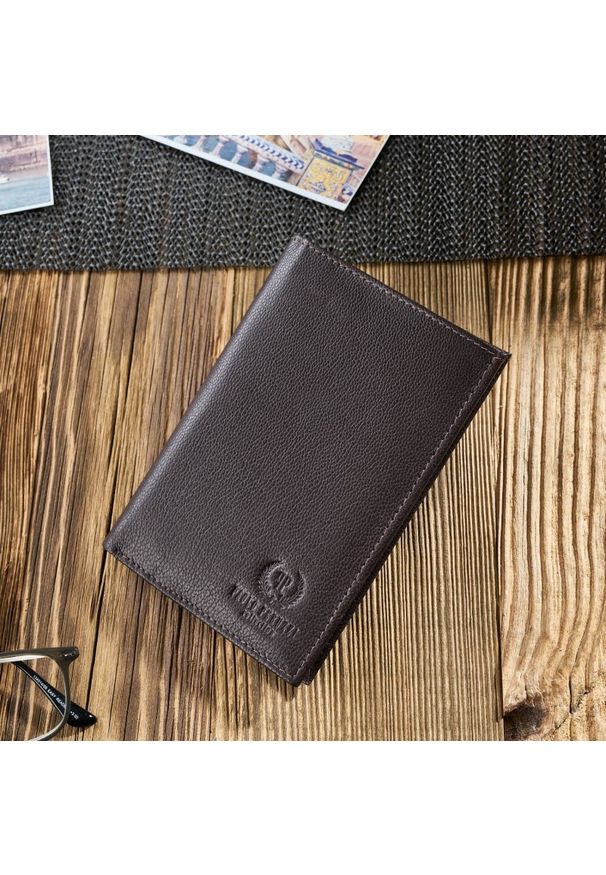 Portfel skórzany PAOLO PERUZZI T-65-BR. Kolor: brązowy. Materiał: skóra